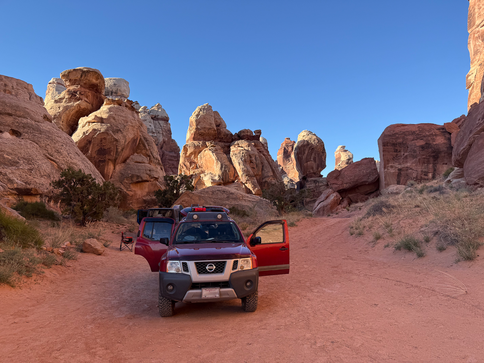 xterra among giant sandstone columns