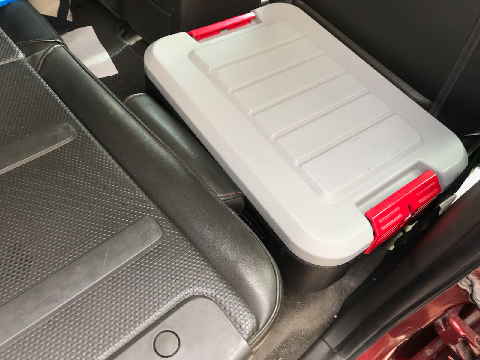 rubbermaid box with folded down seats